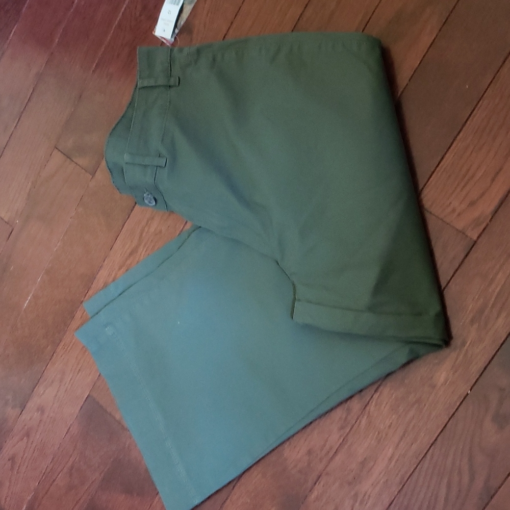 NWT Army Green Cropped Pants